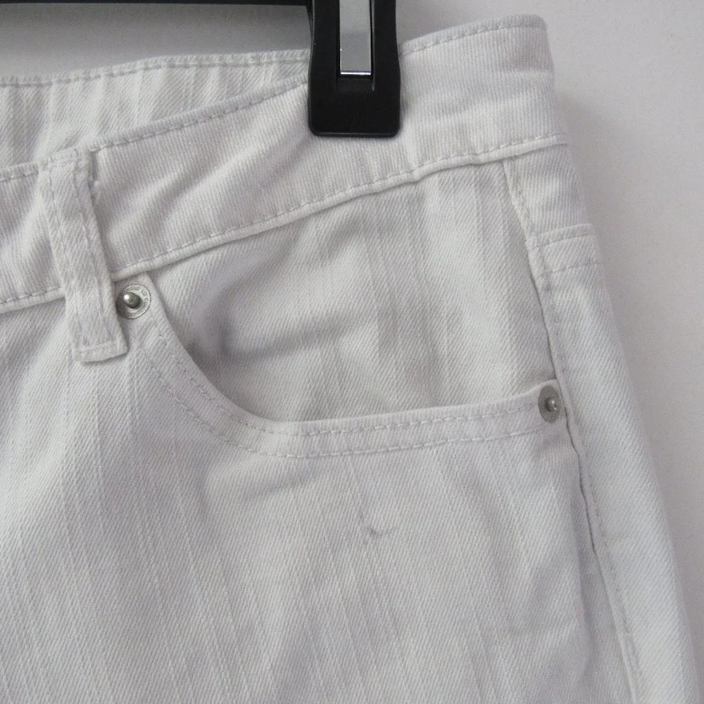 Liz Claiborne White Jeans Size 10 - Picture 3 of 16